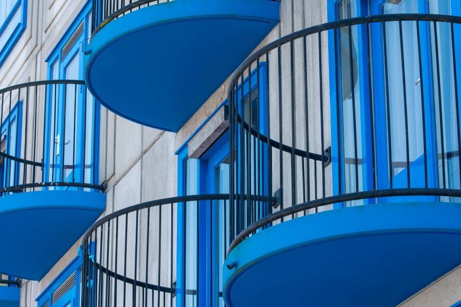 How Aluminium Balustrades Enhance Safety and Style in Modern Homes