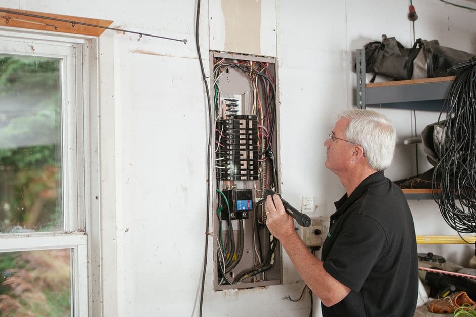 Understanding the Difference Between Residential and Commercial Electricians